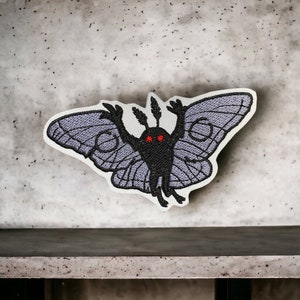 モスマン刺繍パッチ – クリプティッドフォークロアアイロン接着/縫い付け