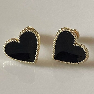 Corazón negro, corazón de oro de 10k, pendientes de oro, tachuelas de corazón, pendientes de corazón con tornillos,