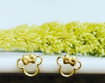Pendientes de Minnie Mouse en oro de 10k: Pendientes de botón con silueta y cierre de rosca.