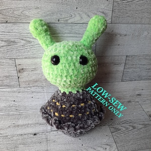 Low-Sew Crochet Alien *PATTERN ONLY*