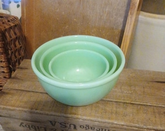 Vintage Jadeite Anchor Hocking Fire King Nesting Bowls Lot of 3 Oven Ware