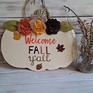 Bienvenido otoño, cartel de calabaza de otoño, bienvenidos al otoño, cartel de otoño para puerta, colgador de puerta de otoño, cartel de flores de arpillera, pintado a mano, de madera