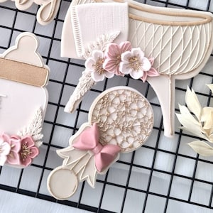 Sello para galletas con estampado floral de sonajero de bebé y cortador de galletas