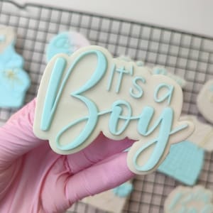 È un maschio Gender Reveal Baby Shower Embosser Stamp Cookie Cutter Fondente - sugarcraft
