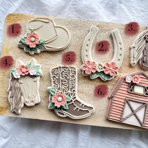 Tagliabiscotti Western e timbri per goffratura – Set di timbri per fondente per feste di compleanno con motivo floreale Cowboy/Cavallo Timbro per goffratura + tagliabiscotti