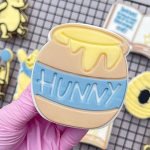 Hunny Embosser fondant stamp with cookie cutter