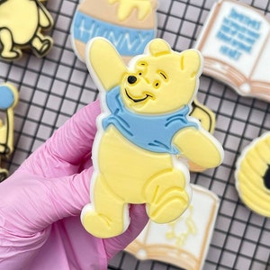 Honey Bear Embosser fondant stamp with cookie cutter