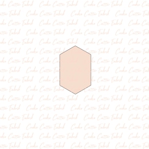 Puede incluir: Un cortador de galletas de forma hexagonal con un fondo rosa claro. El cortador está hecho de metal y tiene un acabado liso y pulido.