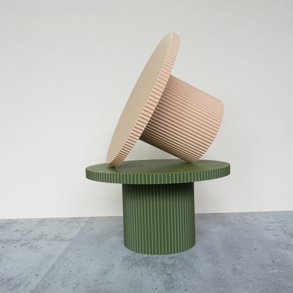 Twisted Cake Stand – Innovativer Tortenständer in Olive Grove & Oat Milk Design | Modern Cake Display