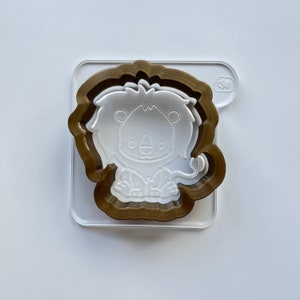 Lion Pop Up Embosser Stamp Cookie Cutter Cookie stamp with cookie cutter image 2