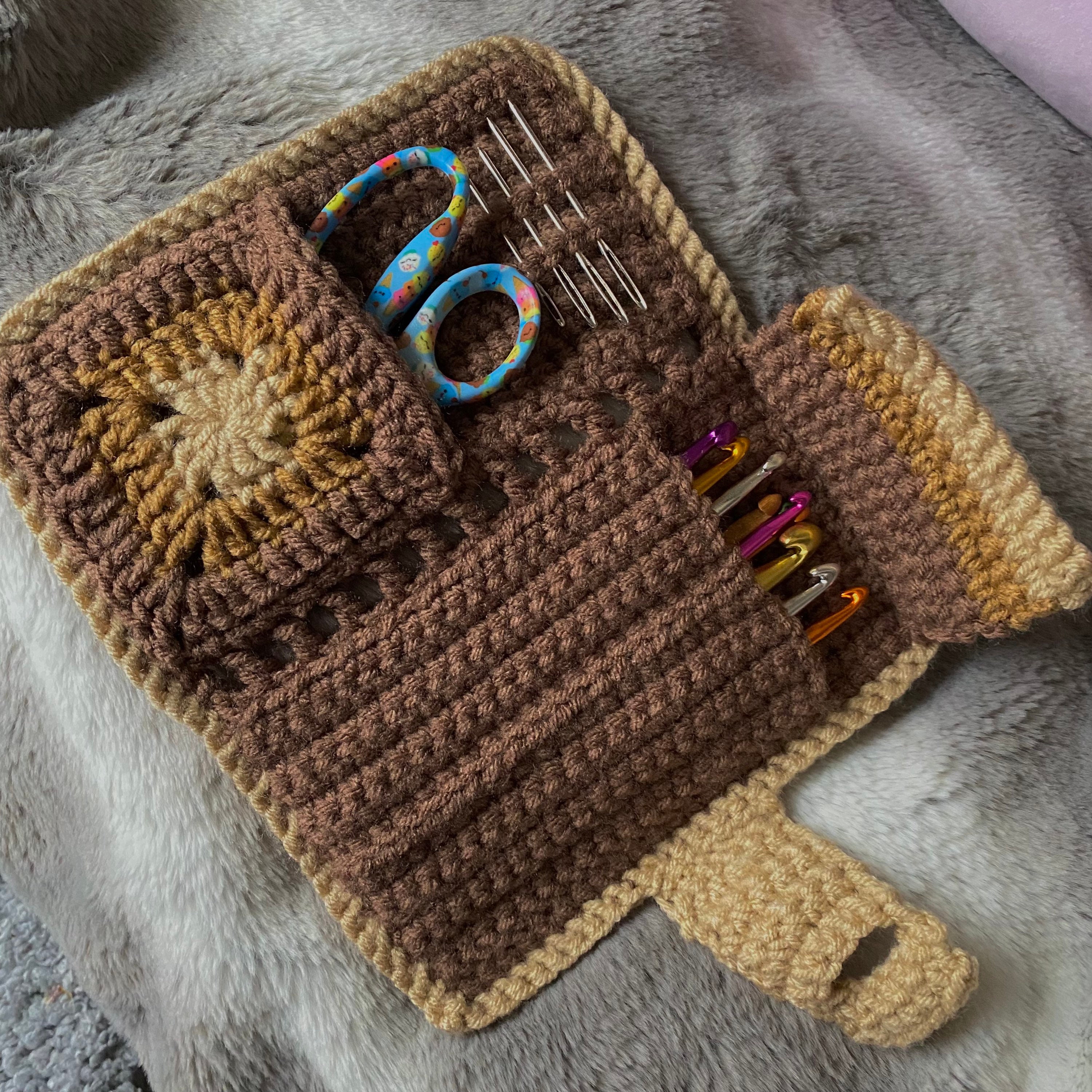 Erica's Easy Roll Up Knitting Needle / Crochet Hook Case // TUTORIAL! 