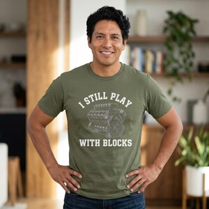 Jag leker fortfarande med block mekaniker motorbyggare bilkille racing t-shirt