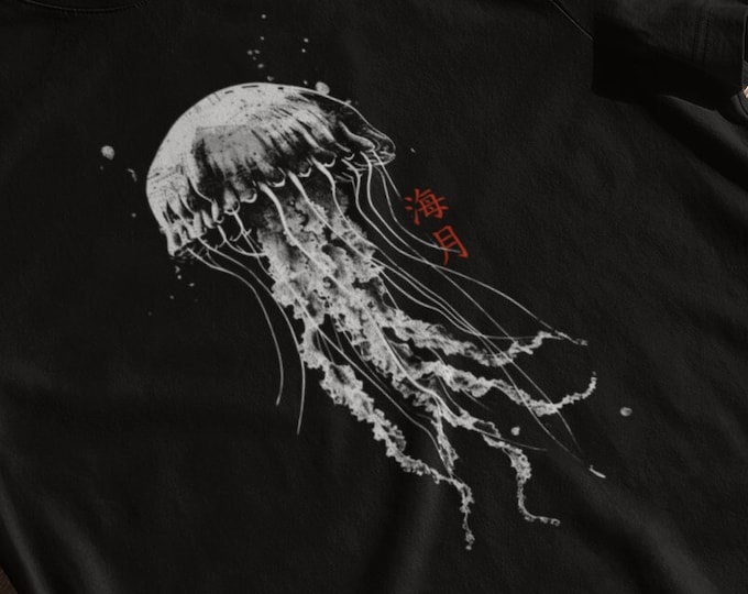 Japanese Jellyfish Tee | Kanji Street Wear Graphic Shirt | Unisex Marine Life T-Shirt Design for Men or Women | Water Creatures of the Deep