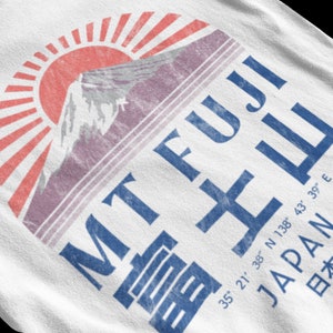 Mount Fuji Vintage Japan Graphic Tee, Mt Fuji Worn Look T-Shirt for Men and Women, Christmas Gift for Hikers of Mountain in Tokyo,