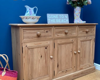 Free delivery: Stunning Vintage Solid Pine Sideboard / Dresser