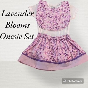 Conjunto de babador e saia Lavender Blooms