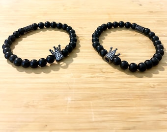 Pulsera con corona negra mate