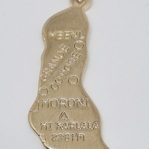 Chaîne et pendentif plaqué or Comores île grande comore bijou couleur doré comorien comorienne collier accessoire souvenir île vacances