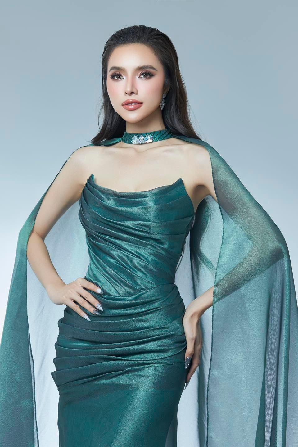 Emerald Green Evening Gown with Cape, Draped Satin Formal Dress, Goddess-Inspired Gown, Custom Haute Couture Dress, Event Gown, Prom Dress