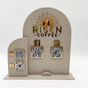 Wyświetlanie kodu QR w akrylu Pastel. Idealne na targi Pop Up i łatwe transakcje bezkontaktowe