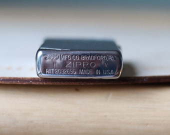 Beau et utilisable briquet à essence Zippo de 1987