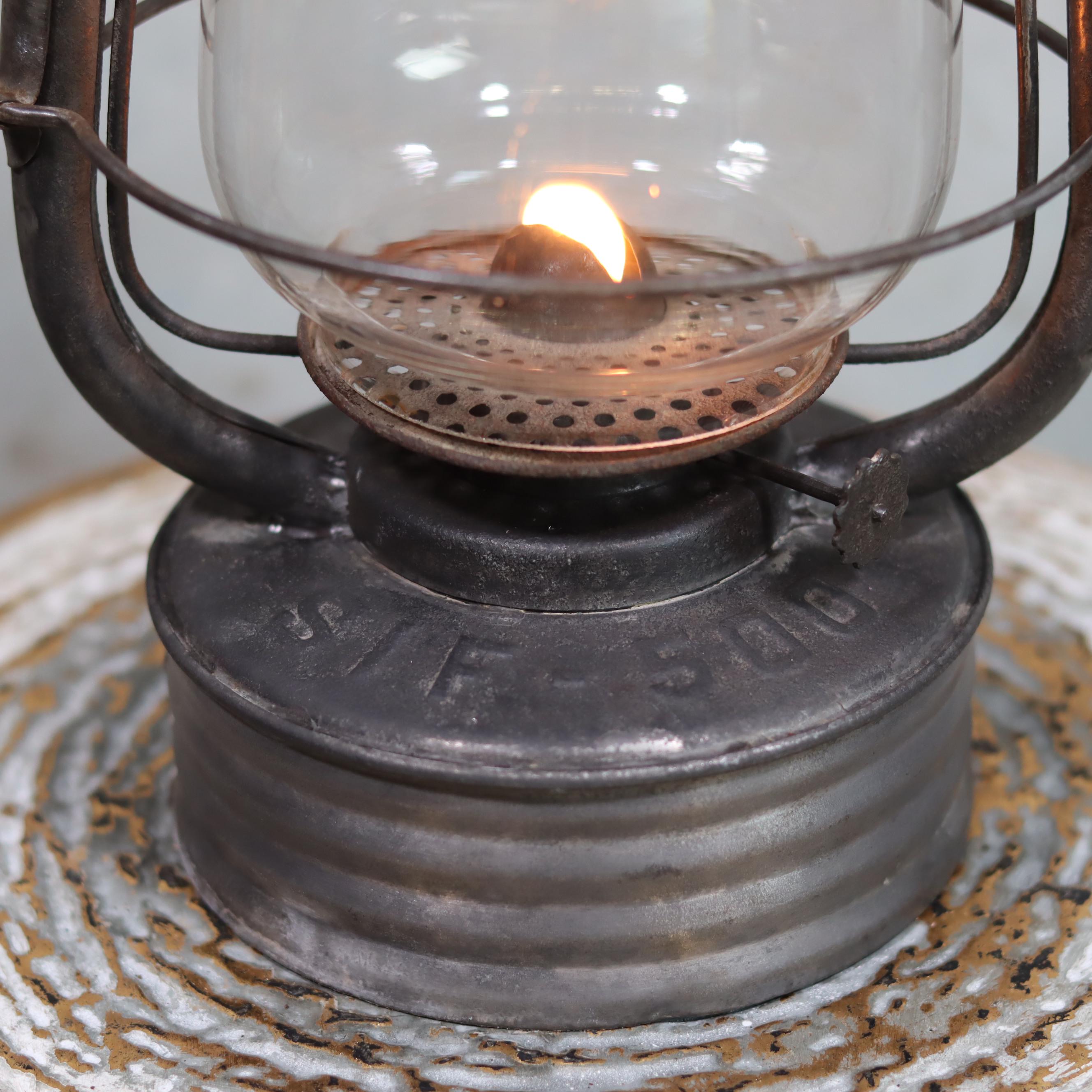 Lampe tempête à huile - L 11,7 cm x l 15,7 cm x H 24,1 cm - Noir