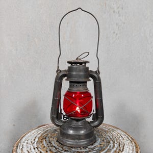 Storm lamp in very good condition, Frowo No. 55 with extremely rare marked red glass and Mewa tank cap, still perfectly usable.