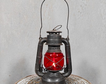 Lámpara de tormenta en muy buen estado, Frowo No. 55 con cristal rojo marcado extremadamente raro y tapón de depósito Mewa, todavía en perfecto estado de funcionamiento.