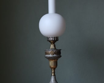 Fantastyczna lampa vintage w kolorze marmuru i mosiądzu oraz opalowym kloszu. Bardzo klimatyczne światło!