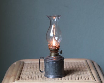 Bijzondere vintage olielampje, handlampje met bijzonder glas