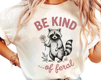 Camiseta "Sé amable con el mapache salvaje", camiseta con cita humorística sobre salud mental de Comfort Colors, regalo sarcástico y divertido con meme de animales para mujeres.