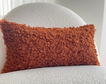 Coussin cannelle, oreiller en peluche bouclé, taie d'oreiller décorative, décoration d'intérieur best-seller, oreiller minimaliste, oreiller en terre cuite