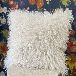 Luxuriously Soft Faux Tibetan Lamb Pillow Cover – Mongolian Sheepskin Faux Fur-Cozy Elegance