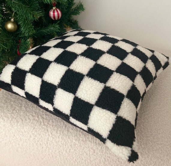 Cozy Plush Checkered Pillow Cover – Black & White Holiday Accent for a Chic Christmas Decor, 45x45 Case