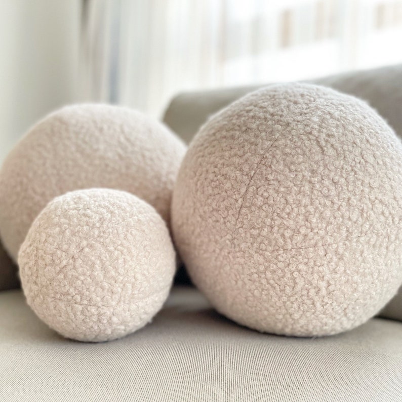 Boucle Ball Deko-Kissen, Teddy Ball Kissen, Bestseller, Home Decor, moderner Minimalismus, flauschig, skandinavisch Bild 1