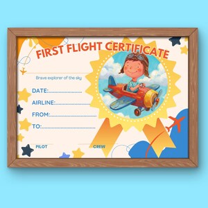 Puede incluir: Certificado enmarcado con el texto "FIRST FLIGHT CERTIFICATE". El certificado presenta una ilustración de dibujos animados de un niño pilotando un avión rojo y amarillo. El certificado tiene espacios para completar la fecha, la aerolínea y otros detalles.