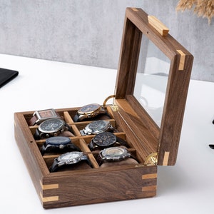 Scatola portaorologi personalizzata in noce con coperchio in vetro, custodia per orologi realizzata a mano, vetrina per orologi personalizzata (8-10-12 scomparti), regalo inciso per il marito immagine 7