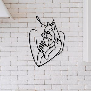 Décoration murale en métal Husky : femme tenant un chien, dessin au trait déco