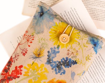 Linen Flower Book Sleeve, Padded Flower Book Cover, Book Protector, Bible Cover, Fabric Book Jacket, Book Lover Gift, Book purse, Book Bag