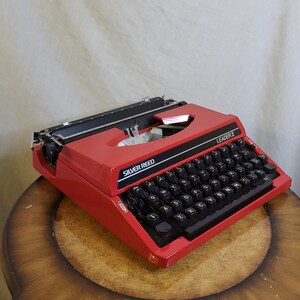 Vintage Silver-Reed Leader II Typewriter Red With Case image 3