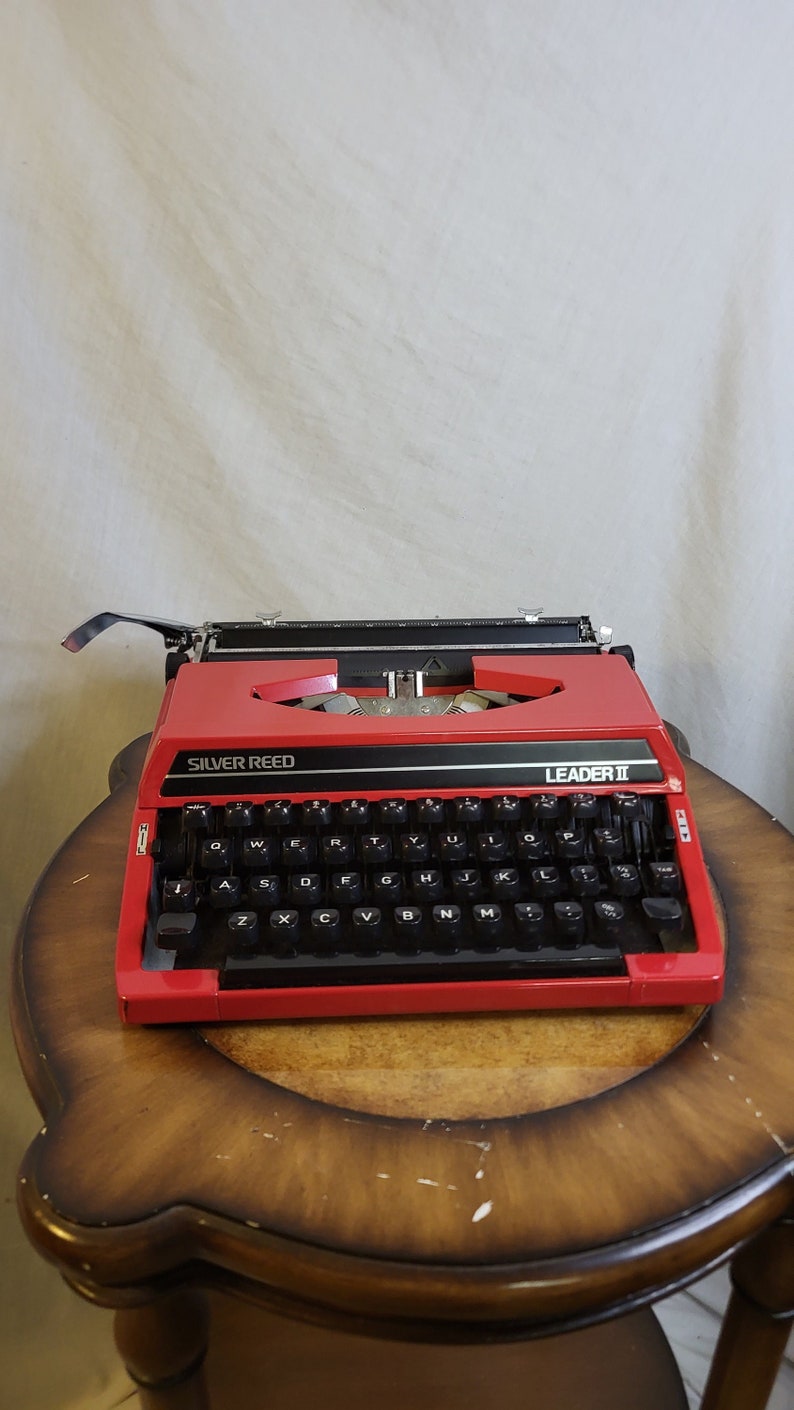 Vintage Silver-Reed Leader II Typewriter Red With Case image 1