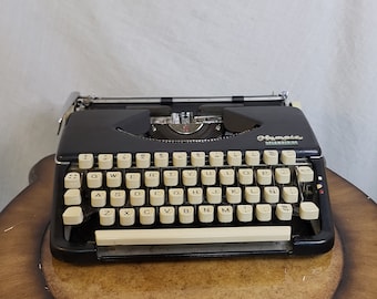 Vintage Blaue Olympia Splendid 66 Schreibmaschine Im Weißen Koffer - Made in Germany