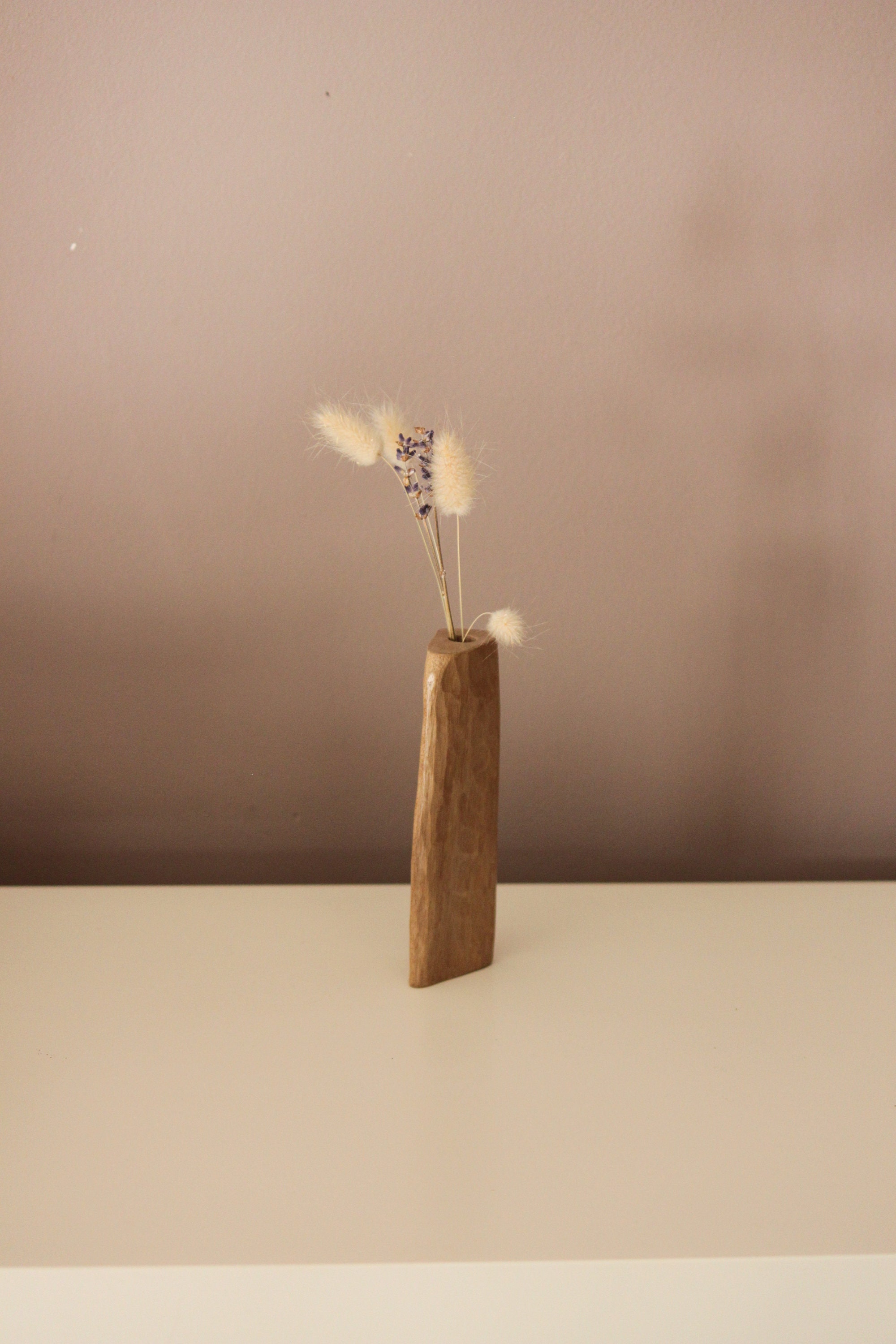 Solifore en Noyer Sculpté Pour Fleurs Séchées