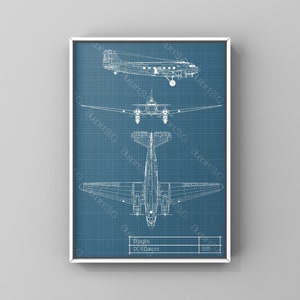 Peut inclure: Une illustration de style plan d'un avion Douglas DC-3 Dakota. L'image montre l'avion sous trois angles différents : de côté, de dessus et de dessous. L'image est sur un fond bleu avec une grille blanche.