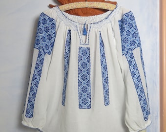 Romanian blouse blue hand embroidered traditional blouse peasant blouse size M puff sleeves white shirt bohemian hippie fashion trend 70s