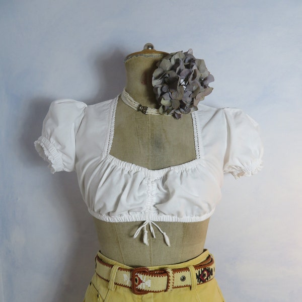 Weiße Baumwolle Dekolleté Bluse Size L/XL Kurze Bluse Puffärmel Spitze österreich Dirndl Bluse Trachten Hemd Top Oktoberfest 80er Vintage