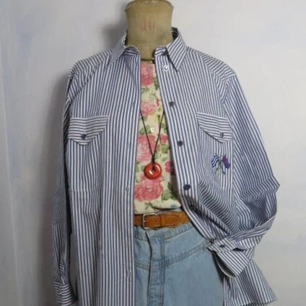 Vintage Womens Size XL Maritime oversize shirt blouse breast pockets blue white striped pattern, flag embroidery TRU blouse 80s 90s