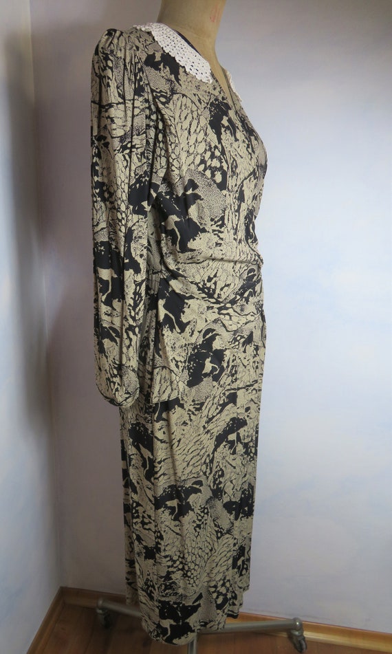 Unworn 70s does 40s viscose Art Deco print dress … - image 3