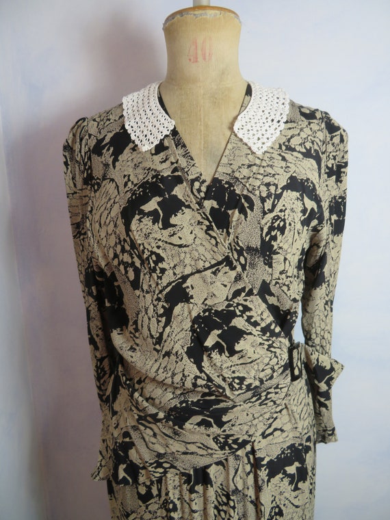 Unworn 70s does 40s viscose Art Deco print dress … - image 4