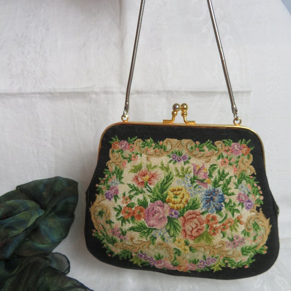 Vintage Mikro Point Gobelin Tasche, kleine Gobelin Stickerei Handtasche mit Kette, von Hand bestickte Abendtasche Boho Hochzeit Trachten